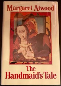 کتاب سرگذشت ندیمه اثر مارگارت اتوود