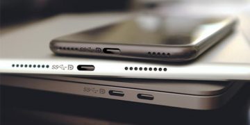 USB 4 از استاندارد DisplayPort 2 برای انتقال دیتا به نمایشگرهای 8K HDR پشتیبانی میکند