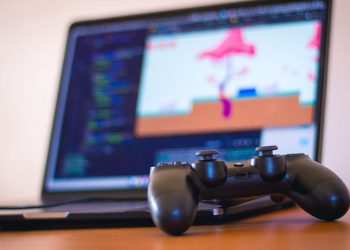 نگاهی به صنعت بازی سازی ایران | از بازی سازهای مستعد تا حمایت های خارجی