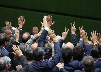 سوالات ساده، پاسخ‌های پیچیده؛ گفتگو نمایندگان کمیسیون فرهنگی مجلس با روزنامه فرهنگیان