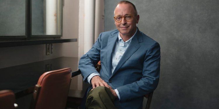 چرا باید کتاب بالاخره یه روزی قشنگ حرف می زنم را بخوانیم؟