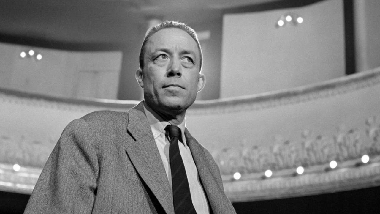 بیوگرافی آلبر کامو | نویسنده‌ای برآمده از خاک‌های بلاتکلیف