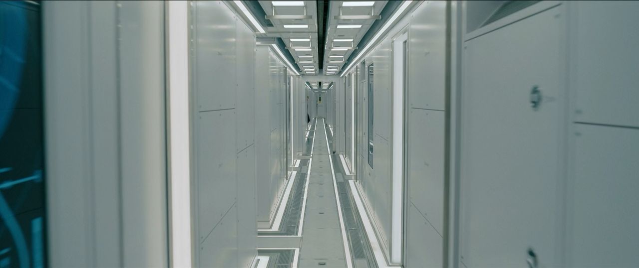 نقد و بررسی فیلم Voyagers | بتل رویال در فضا